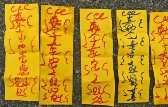 16 Spiritual Meanings of Dreaming of Receiving a Talisman