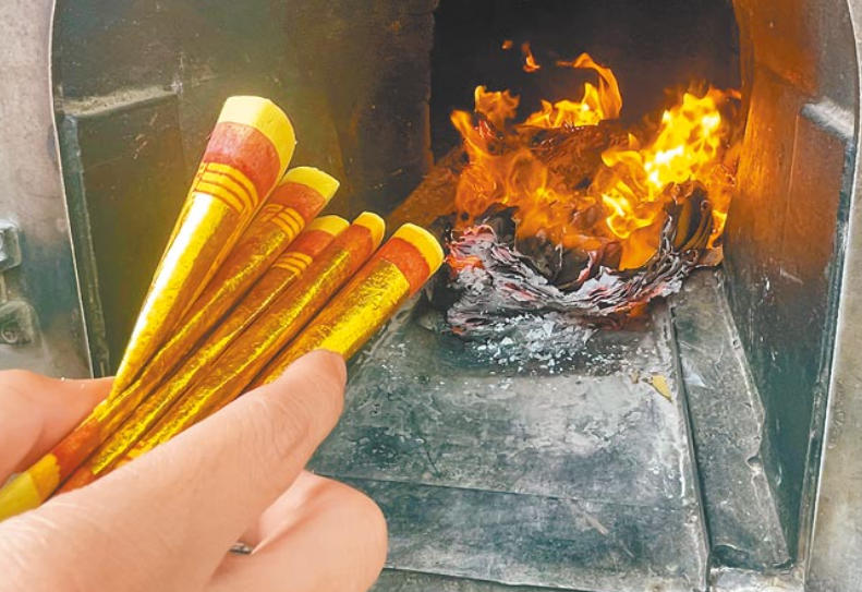 9 Spiritual Meanings of Dreaming of Burning Paper Money