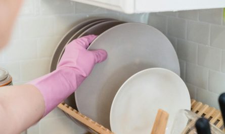 10 Spiritual Meanings of Dreaming About Washing Dishes