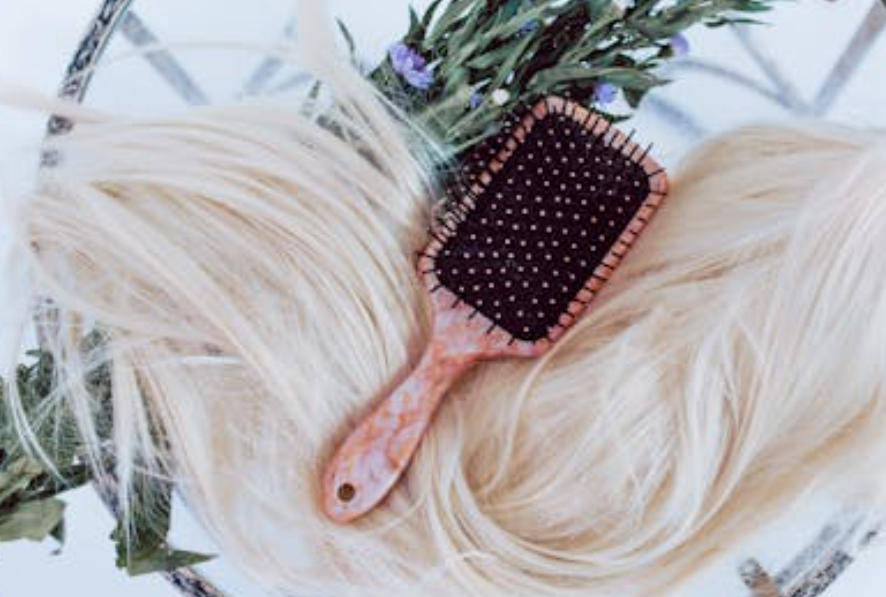 16 Spiritual Meanings of Dreaming About Losing a Wig