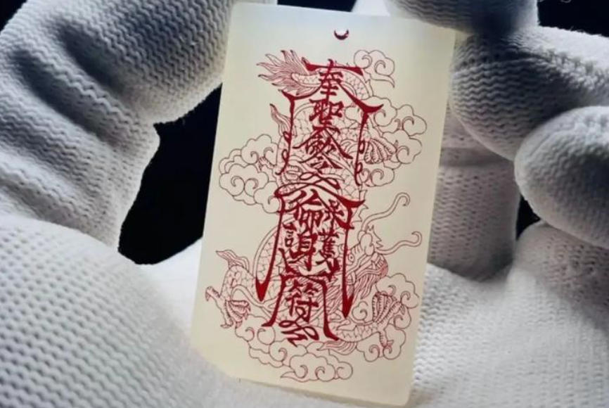 9 Spiritual Meanings of Dreaming about Amulets