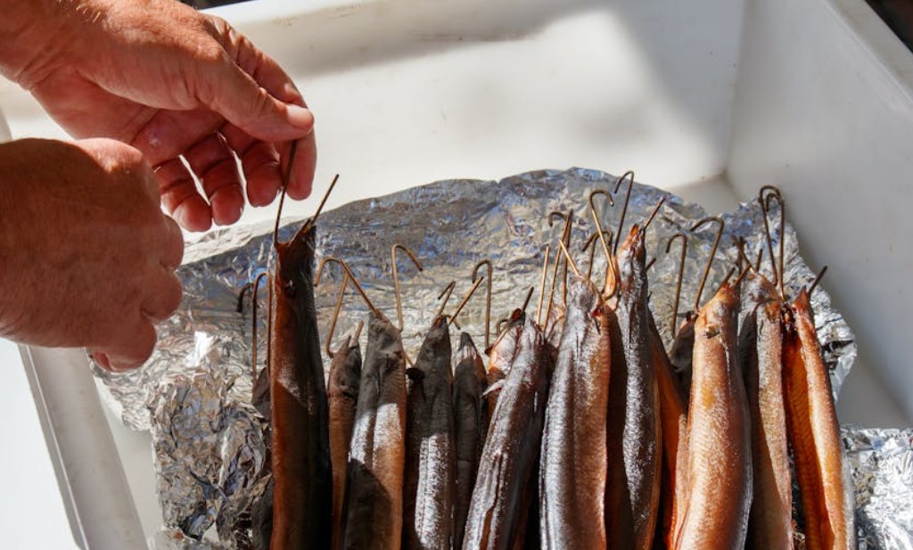 5 symbolic meanings of dreaming about cleaning fish