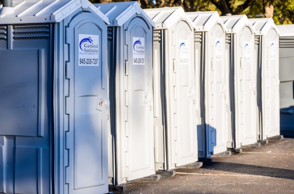 9 symbolic meanings of dreaming about moving a toilet