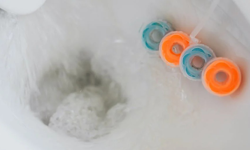 18 symbolic meanings of dreaming about a toilet full of feces