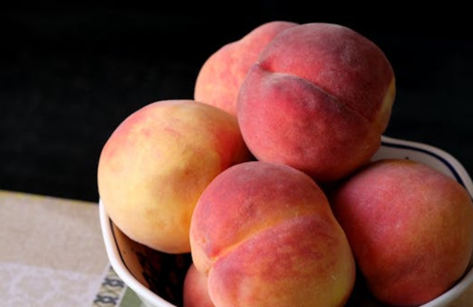 9 Spiritual Meanings of Dreaming of Peaches Falling