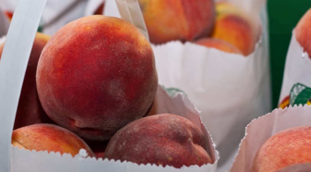 12 Spiritual Meanings of Dreaming of Rotten Peaches