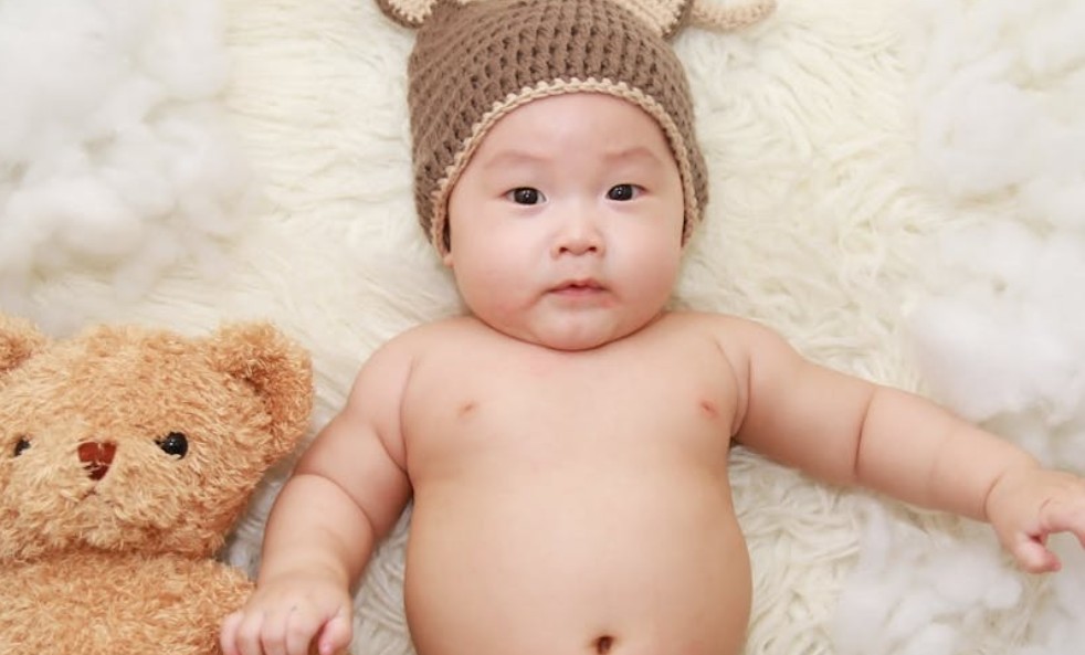 8 Spiritual Meanings of Dreaming About Carrying a Baby