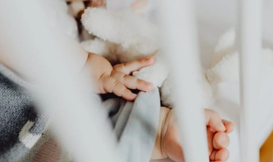 9 Spiritual Meanings of Dreaming About Bathing a Baby