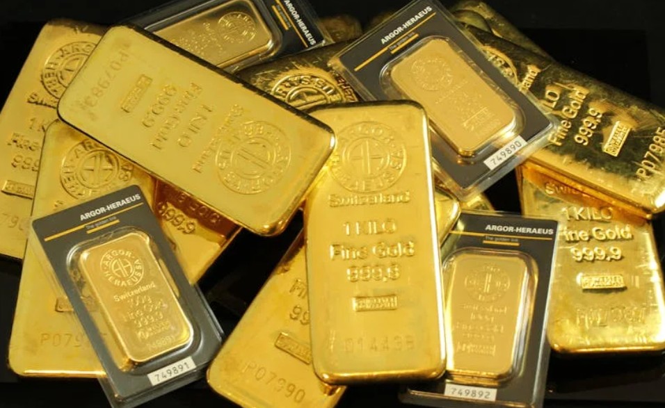 19 Spiritual Meanings of Dreaming of Receiving Gold Nuggets