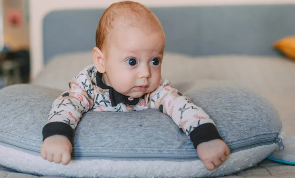 9 Spiritual Meanings of Dreaming of Touching a Baby