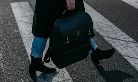 9 Spiritual Meanings of Dreaming of a Bag