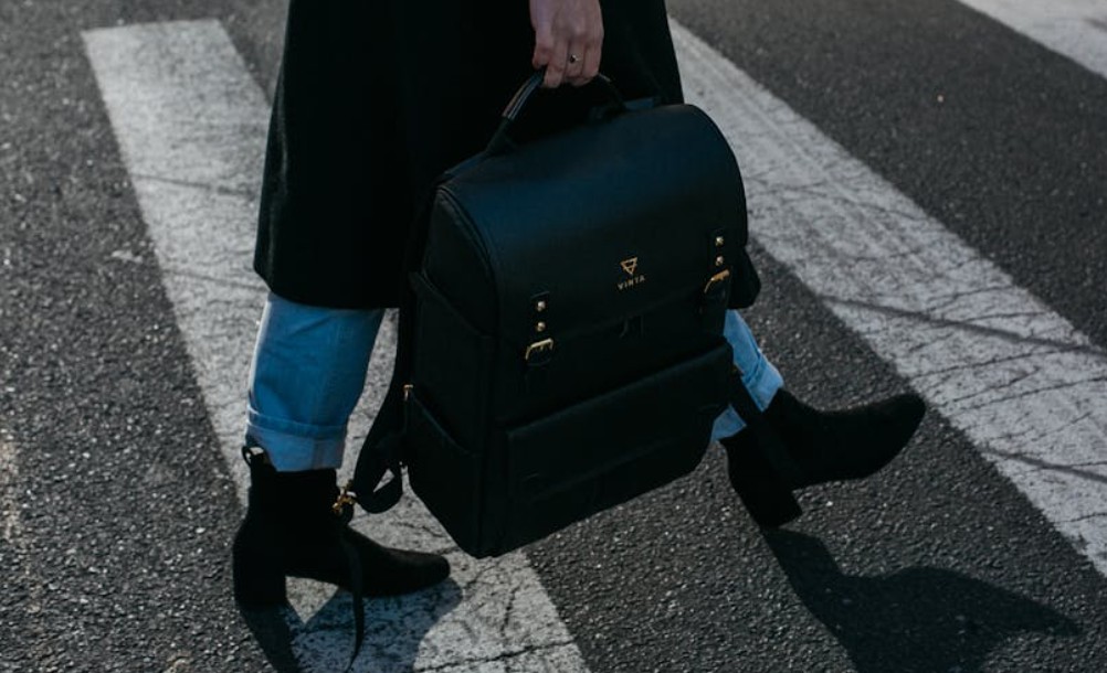 9 Spiritual Meanings of Dreaming of a Bag