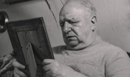 9 Spiritual Meanings of Dreaming of a Smiling Deceased Father