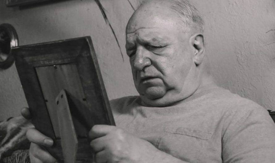 9 Spiritual Meanings of Dreaming of a Smiling Deceased Father