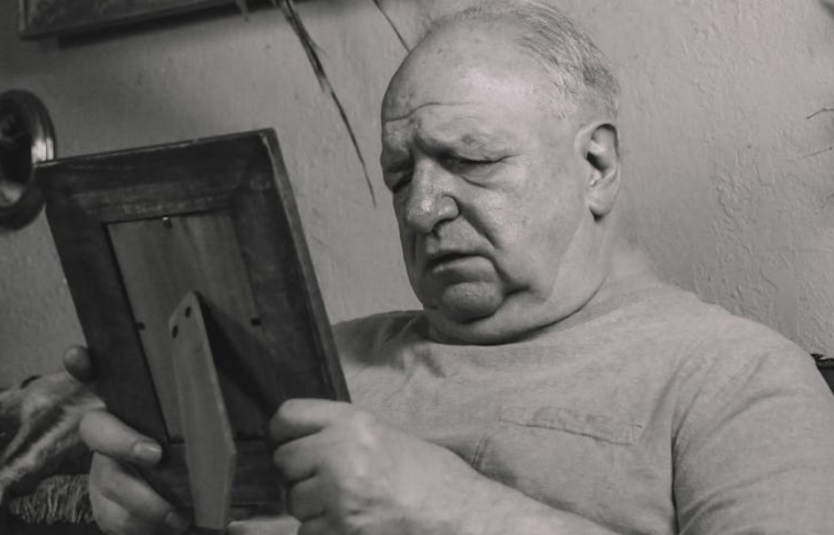 9 Spiritual Meanings of Dreaming of a Smiling Deceased Father