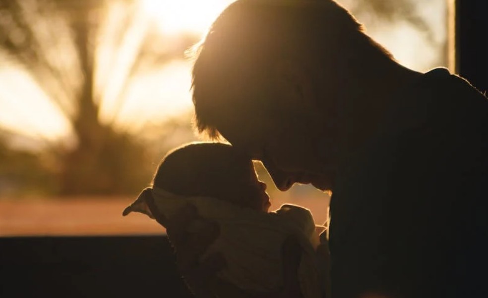 9 Spiritual Meanings of Dreaming of Your Deceased Father Giving You Money
