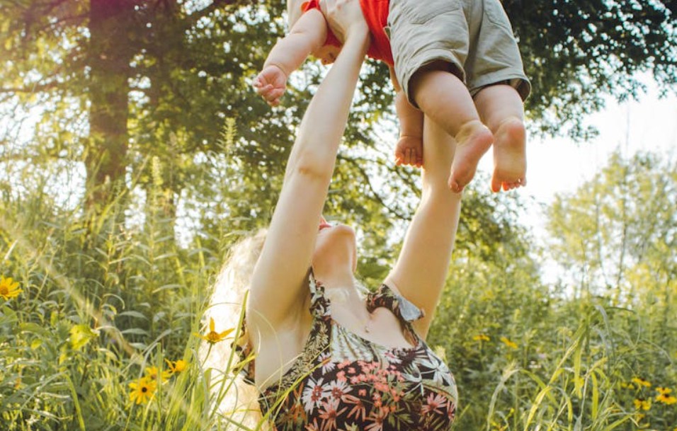 9 Spiritual Meanings of Dreaming of Hitting Your Mother
