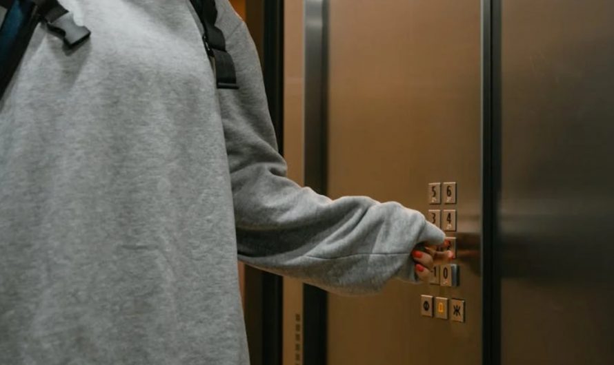 9 Spiritual Meanings of Dreaming About a Malfunctioning Elevator