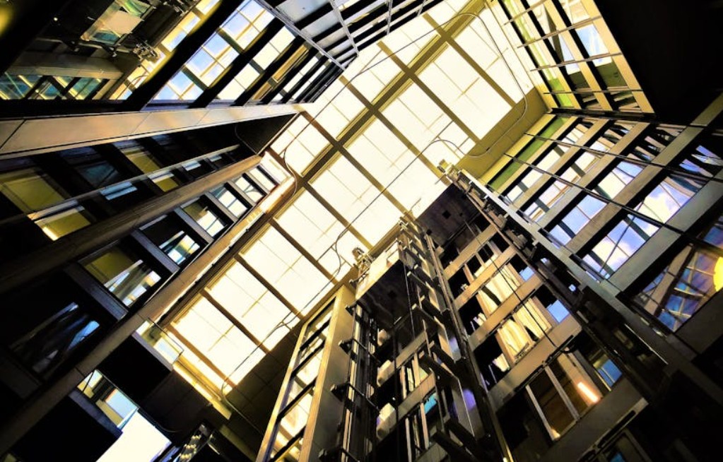 9 Spiritual Meanings of Dreaming of an Elevator Falling