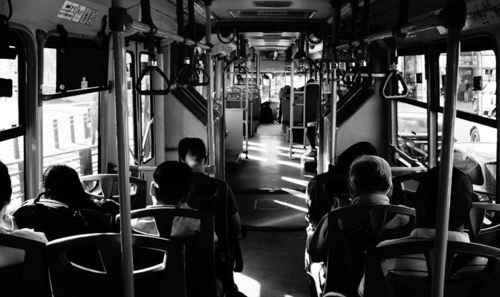 9 Symbolic Meanings of Dreaming of a Bus Overturning