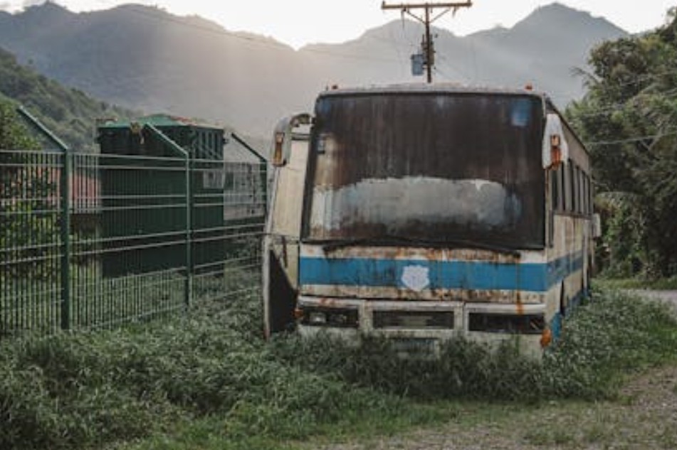 9 Symbolic Meanings of Dreaming about a Bus Accident