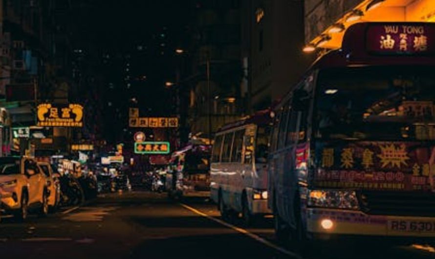9 Symbolic Meanings of Dreaming About a Bus That Doesn’t Come