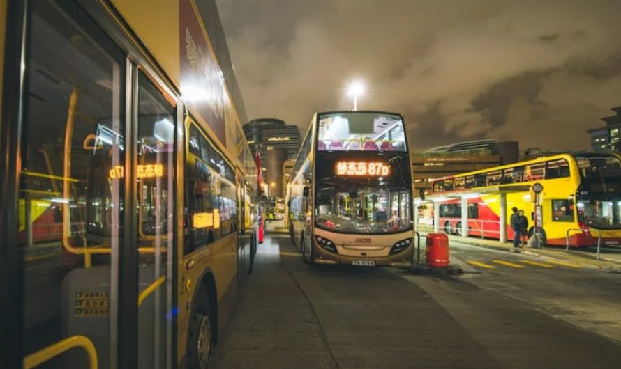 9 Symbolic Meanings of Dreaming of a Bus Crash
