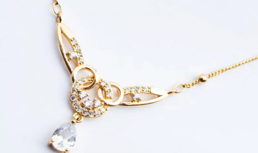 9 Symbolic Meanings of Dreaming about Necklaces