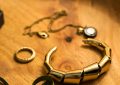 9 Symbolic Meanings of Dreaming of Receiving a Necklace as a Gift