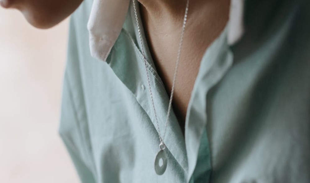 10 Symbolic Meanings of Dreaming of a Lost Necklace