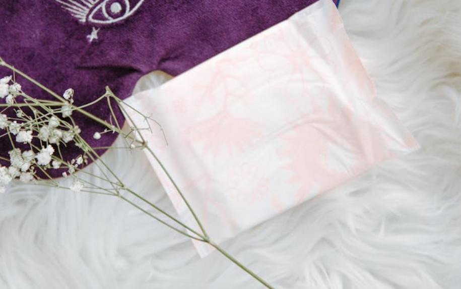 9 symbolic meanings of dreaming about throwing away tampons