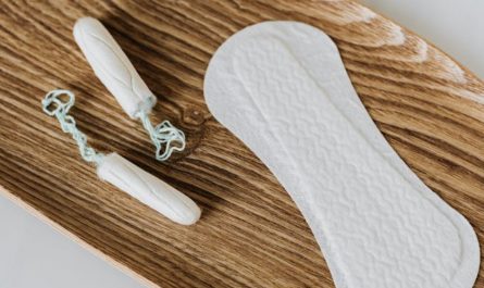 9 Symbolic Meanings of Dreaming of Giving Sanitary Napkins as a Gift