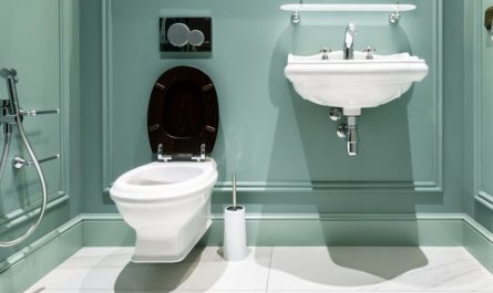 9 Symbolic Meanings of Dreaming of an Overflowing Toilet