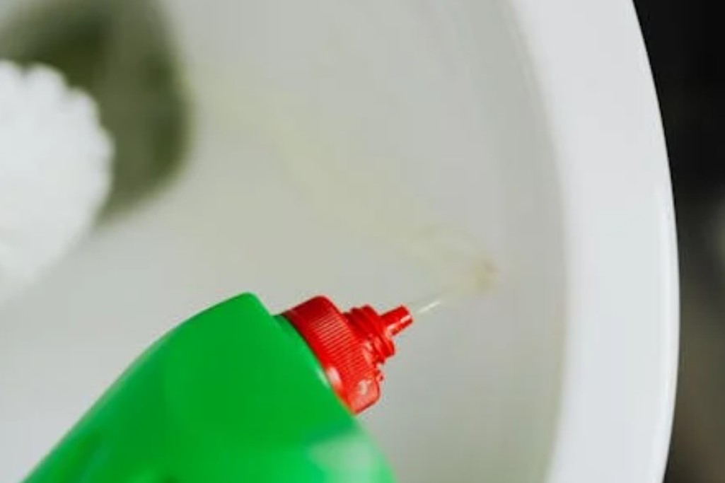 9 Symbolic Meanings of Dreaming About Cleaning a Toilet