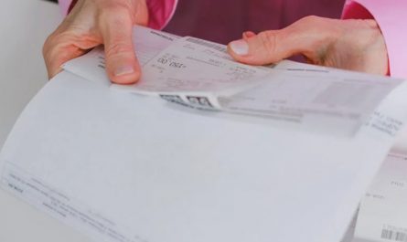 10 Interpretations of Dreaming of Seeing a Check