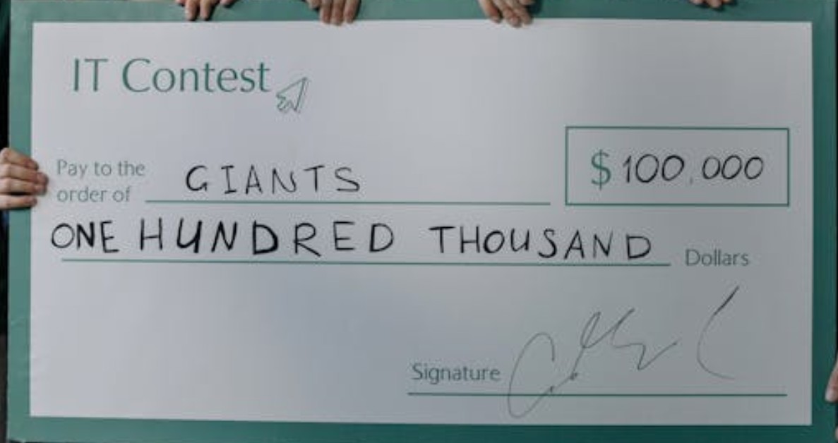 10 Interpretations of Dreaming of Receiving a Check