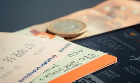 9 Interpretations of Dreaming of Losing Checks