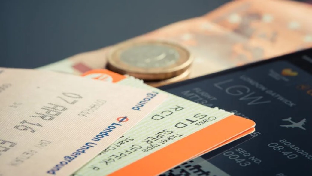 9 Interpretations of Dreaming of Losing Checks