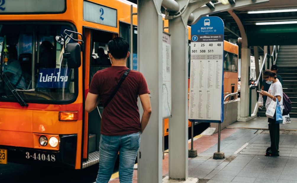 9 Interpretations of Dreaming of Taking a Bus