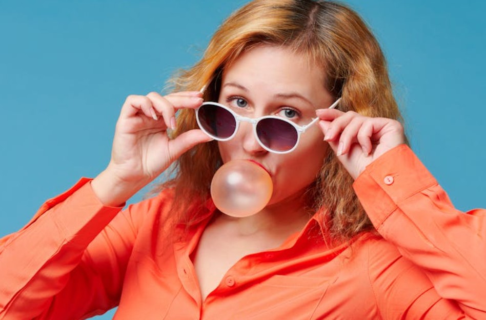 9 interpretations of dreaming about chewing gum