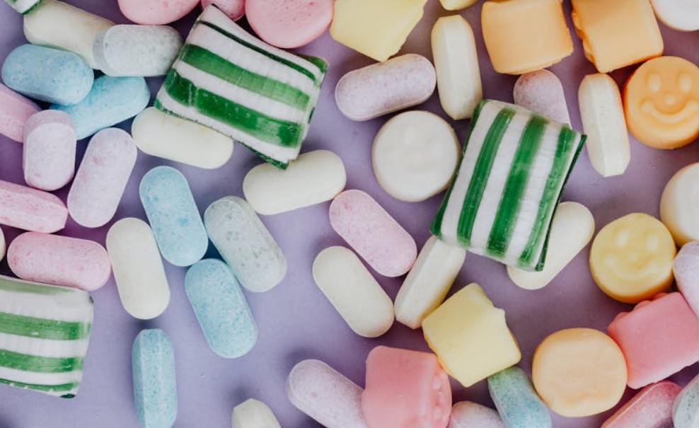 9 interpretations of dreaming about receiving chewing gum
