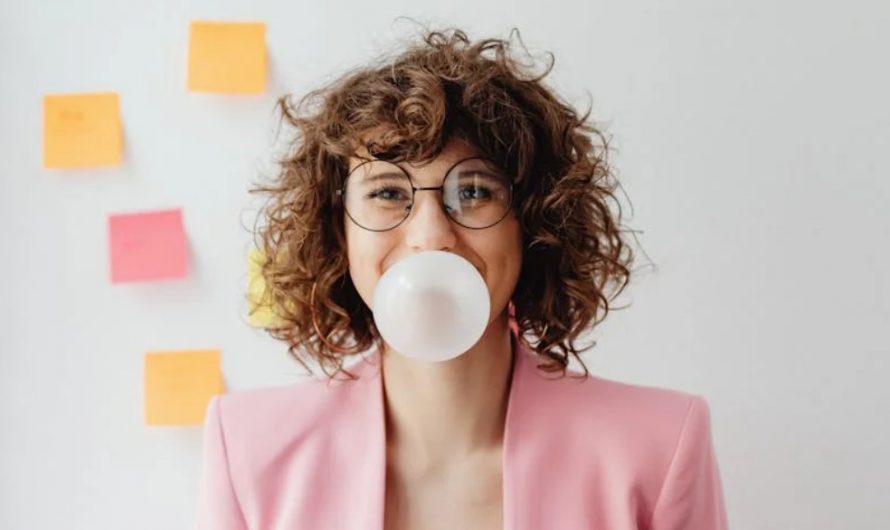 9 Interpretations of Dreaming of Spitting Out Chewing Gum