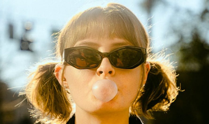9 Interpretations of Dreaming About Chewing Gum