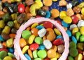 9 Interpretations of Dreaming of Giving Someone Chewing Gum