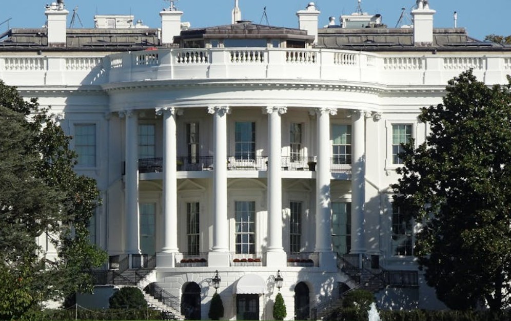 9 Spiritual Meanings of Dreaming of Welcoming the President