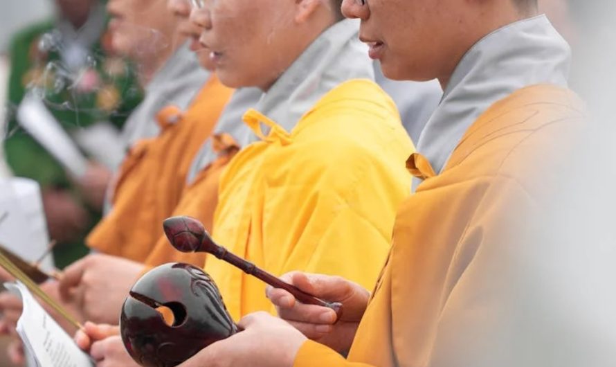 8 Spiritual Meanings of Dreaming of Talking with a Monk