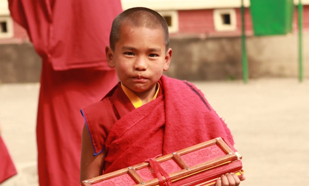 8 Spiritual Meanings of Dreaming of Talking with a Monk