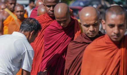 9 Spiritual Meanings of Dreaming of Bowing to a Monk