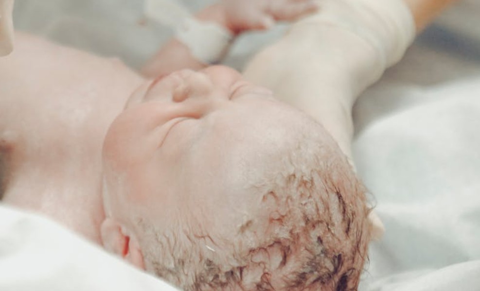 9 Spiritual Meanings of Dreaming About Bathing a Newborn