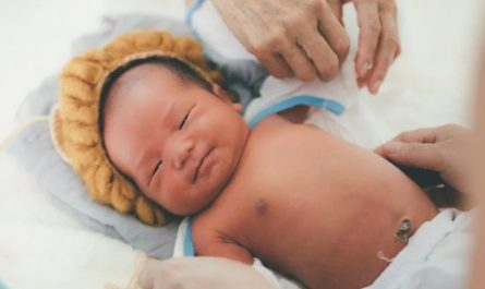 9 Spiritual Meanings of Dreaming of a Smiling Newborn